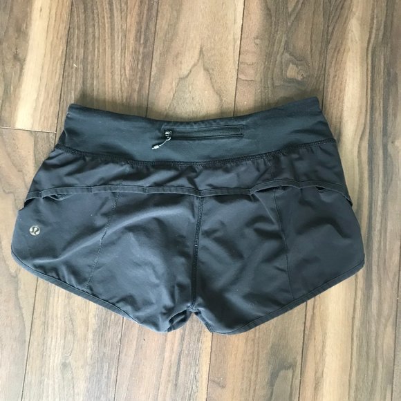 Low-Rise Lined 2.5 inch Black Lululemon Shorts Size 4 - Picture 2 of 2